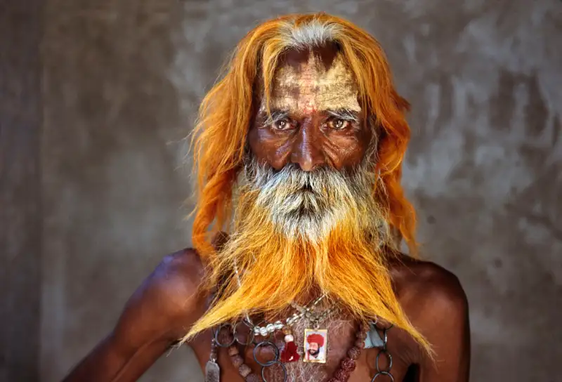 Asked what he envisioned for the last roll, McCurry says, I wanted to photograph iconic places and people, places I had worked in. I live in New York, so I shot there. I also went to India, where I had previously worked, to find something equally iconic. The pictures show actors — a tribe of nomads whose way of life was disappearing. Their culture was fading away, just like Kodachrome was going to become part of the past, and there was a connection in that way.
