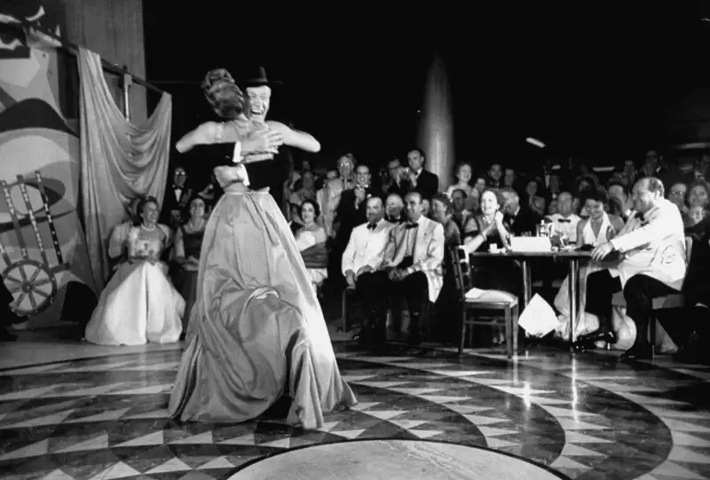 Hilton hugs Mary Martin in the ballroom of a new property.