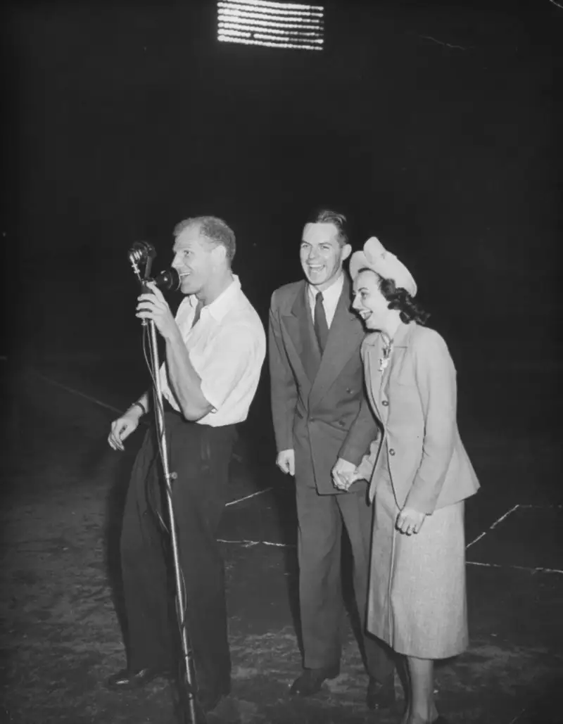 Veeck hams it up with the man of the hour, Joe Earley and his wife, on Good Old Joe Earley Night at Cleveland Stadium, 1948.