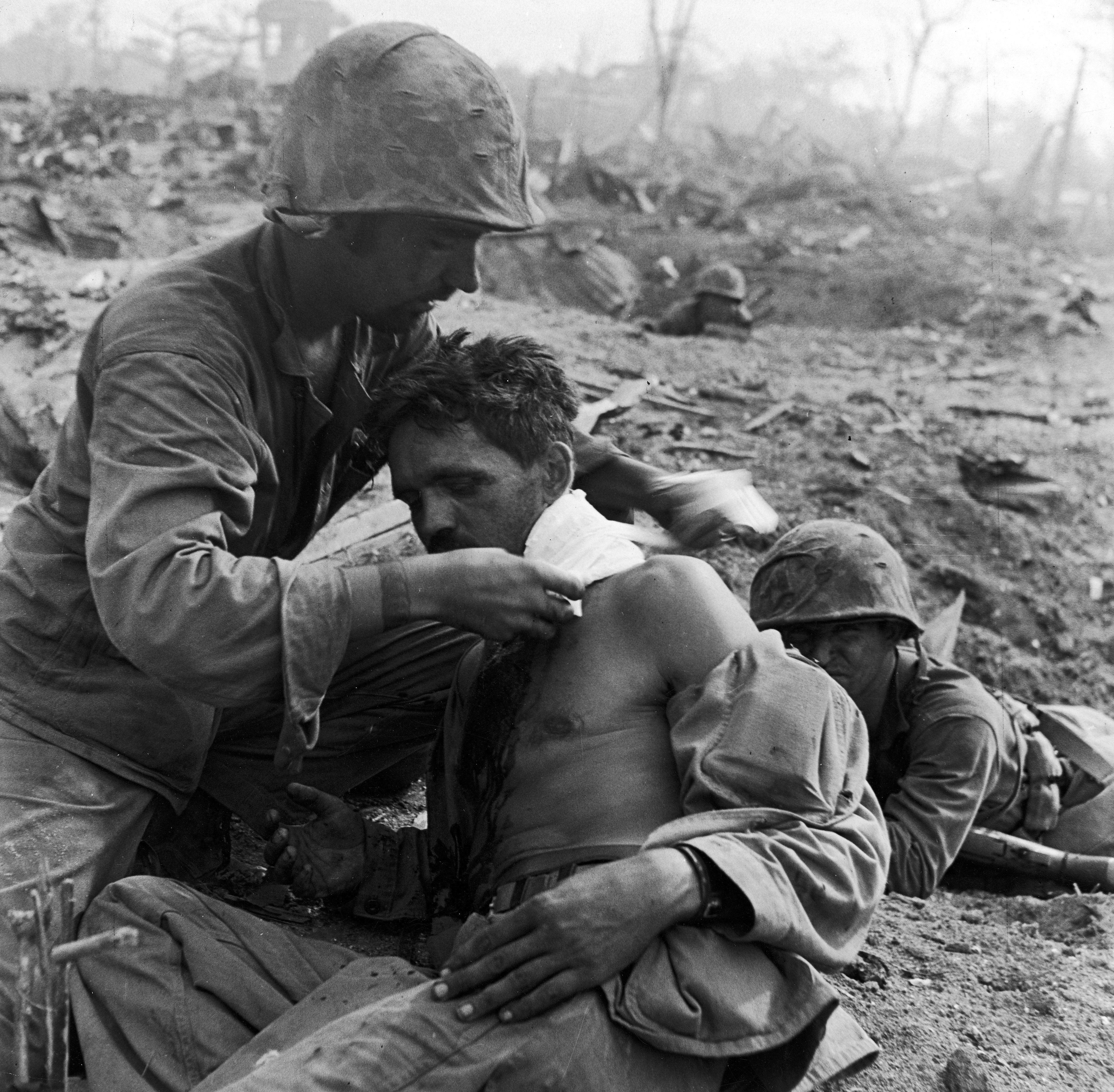 Солдаты живут читать. Битва за Окинаву Дезмонд Досс. Десмонд Досс фото на войне.