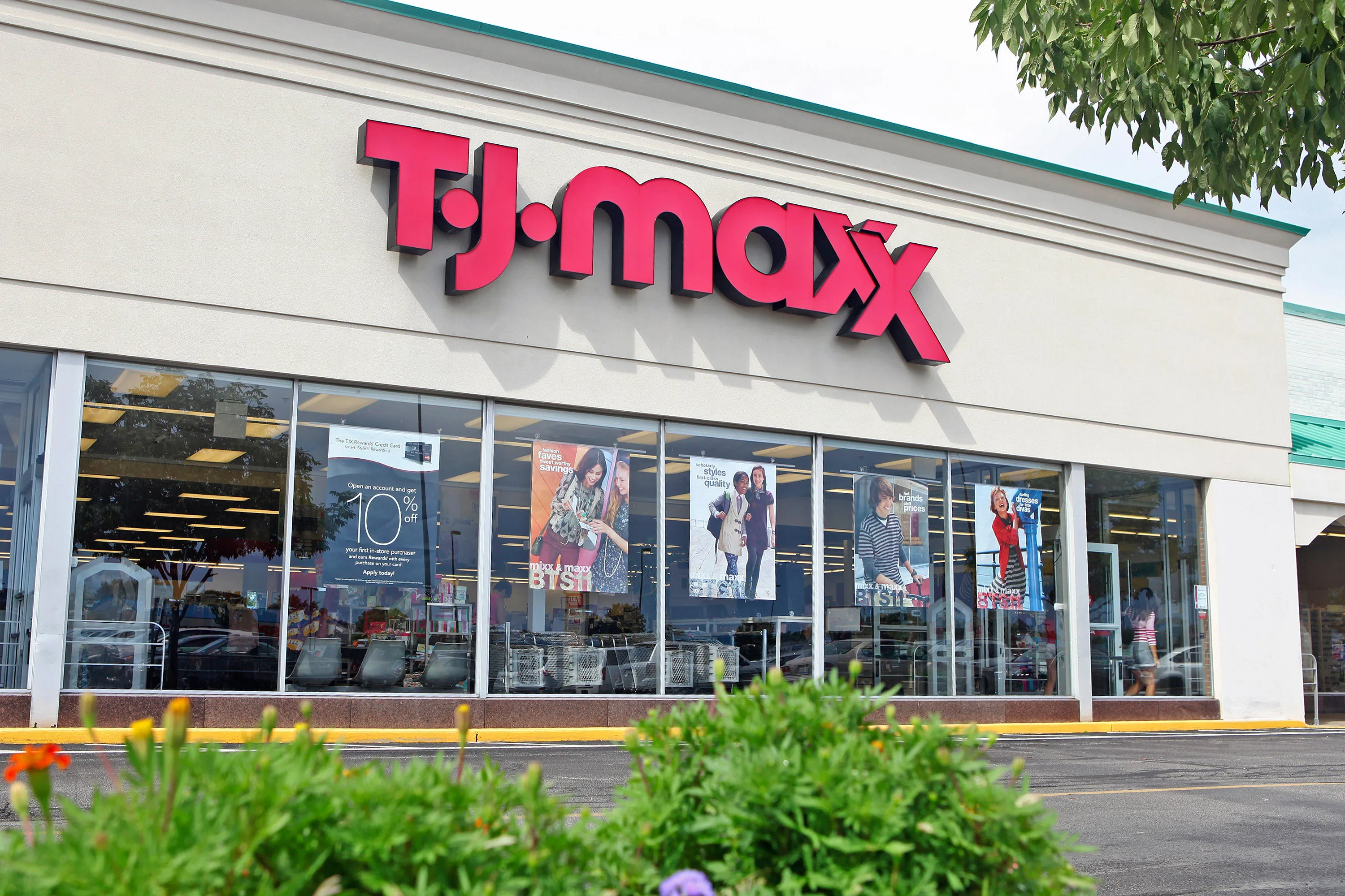 TJX Advantage: T.J. Maxx Pays Its Suppliers Fast - Bloomberg