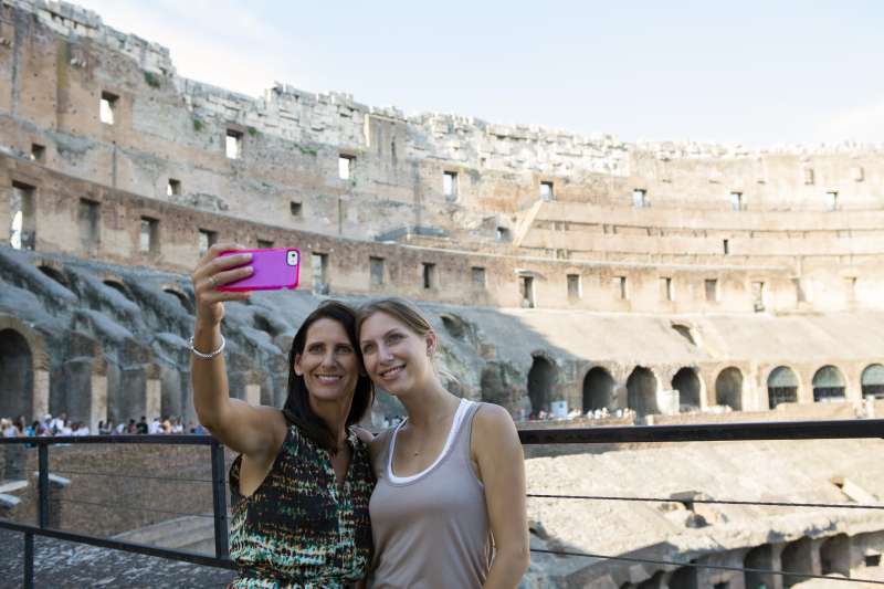 women taking selfie in Rome