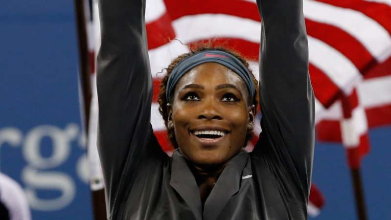 Serena Williams of the U.S. raises her trophy after defeating Victoria Azarenka of Belarus in their women's singles final match at the U.S. Open tennis championships in New York September 8, 2013.