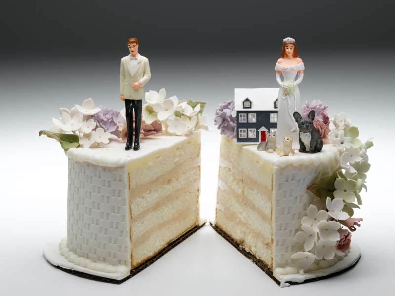 divorcing couple wedding cake