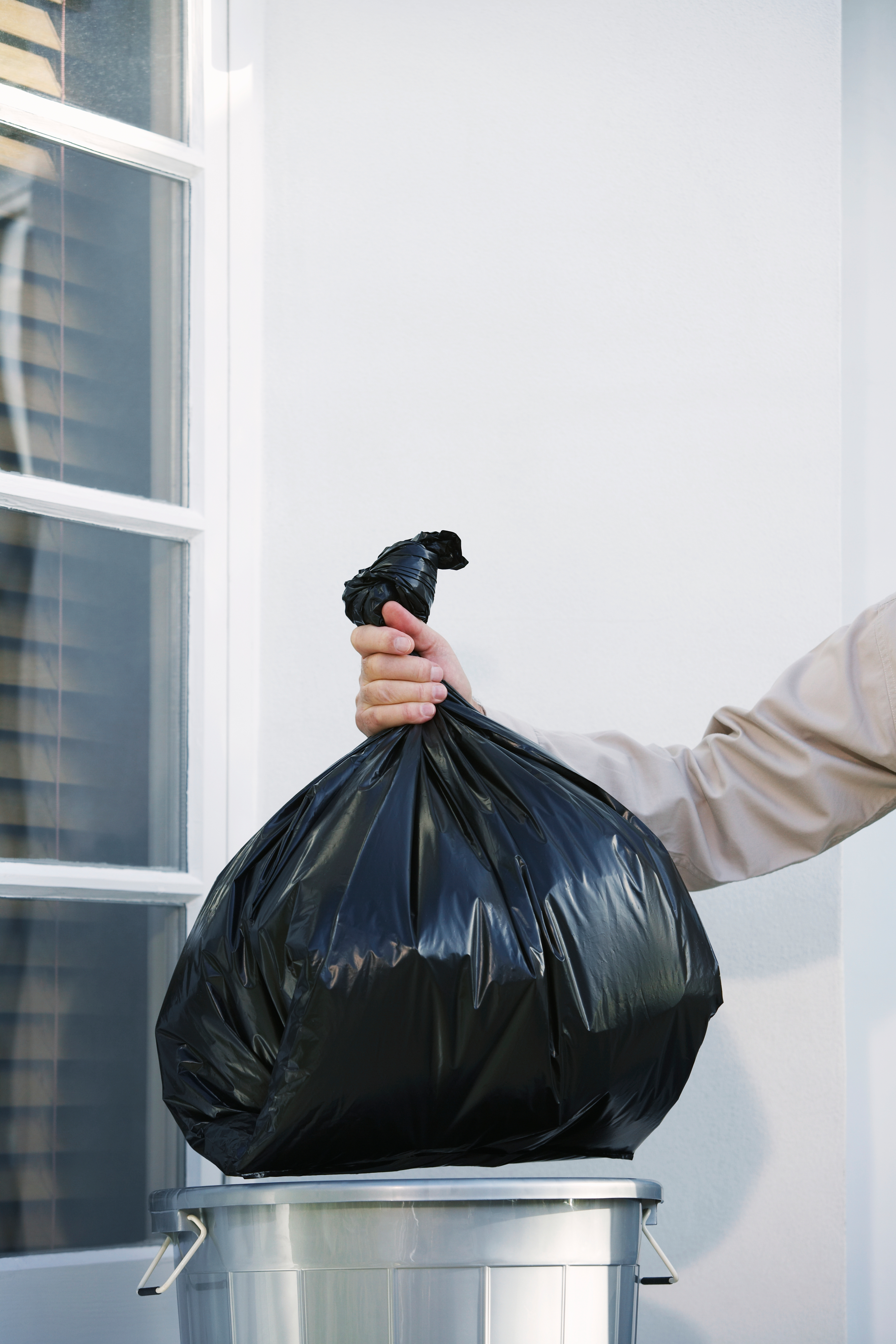 This Simple Trick Makes Taking Out The Trash Easier Money