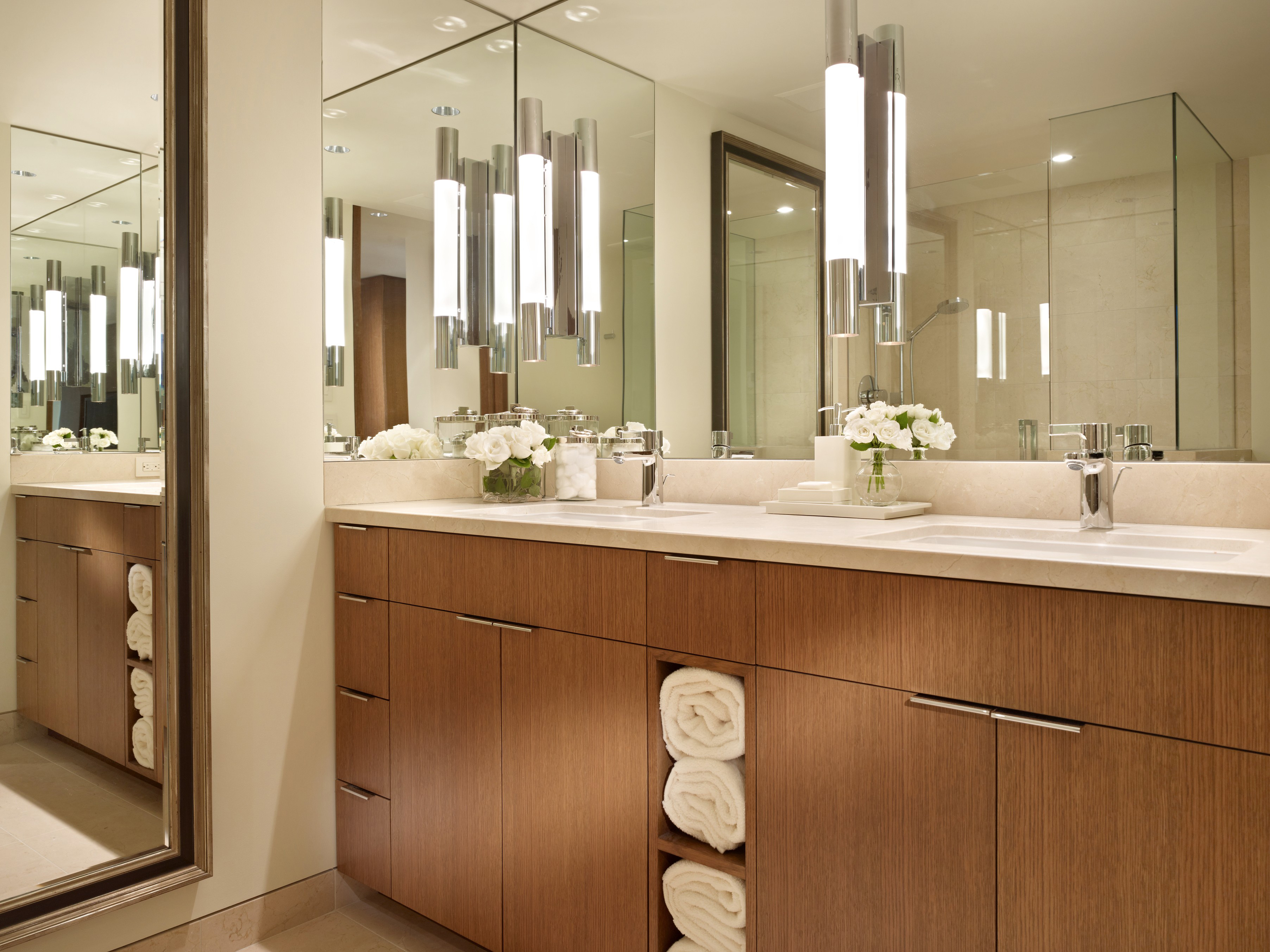 City Glamour by NB Design Group, Inc.