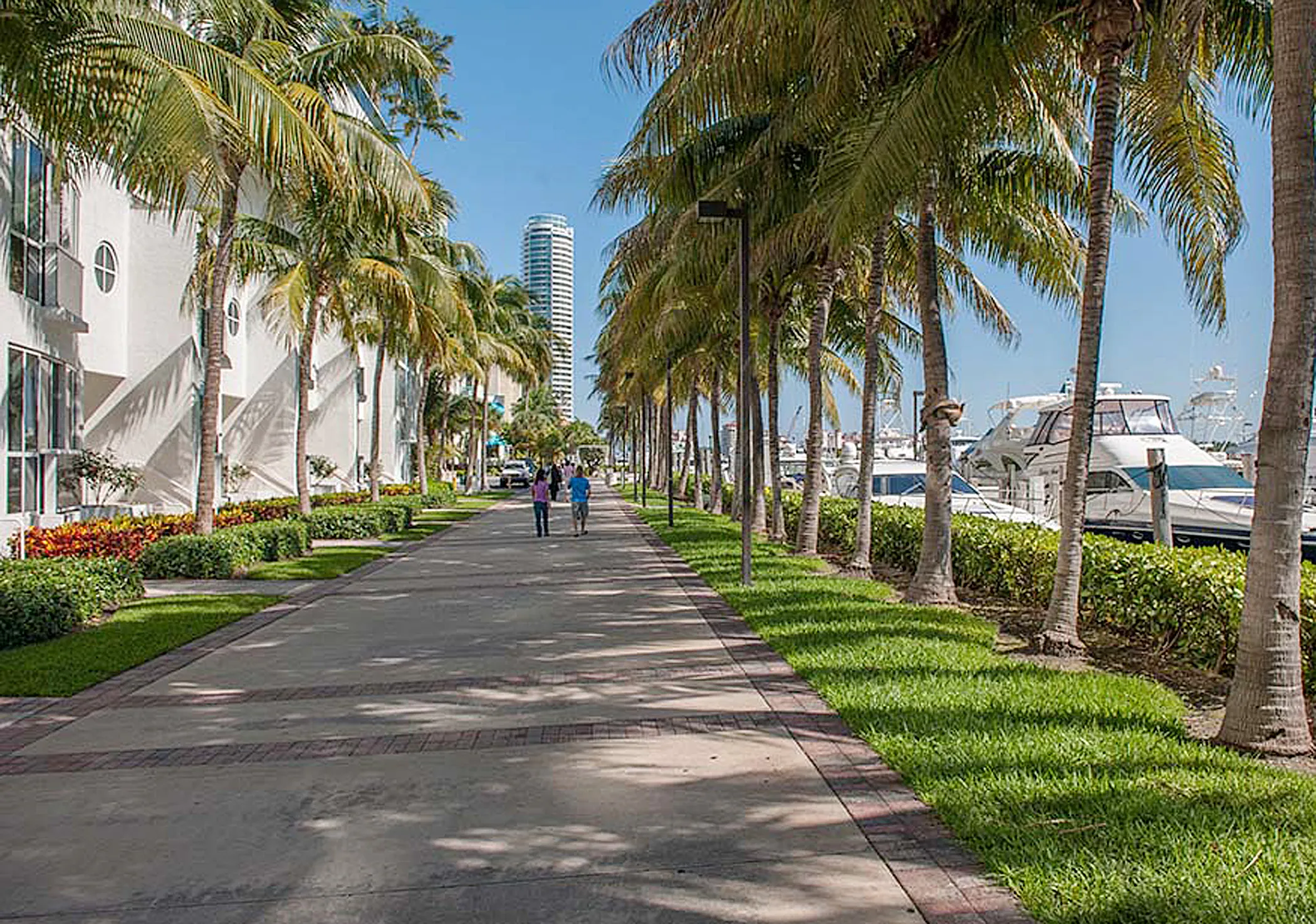 <strong>6. Miami Beach, Fla.</strong>
                                            <b>Population: </b>91,458 | <b>Percent Who Primarily Walk/Bike:</b> 18%