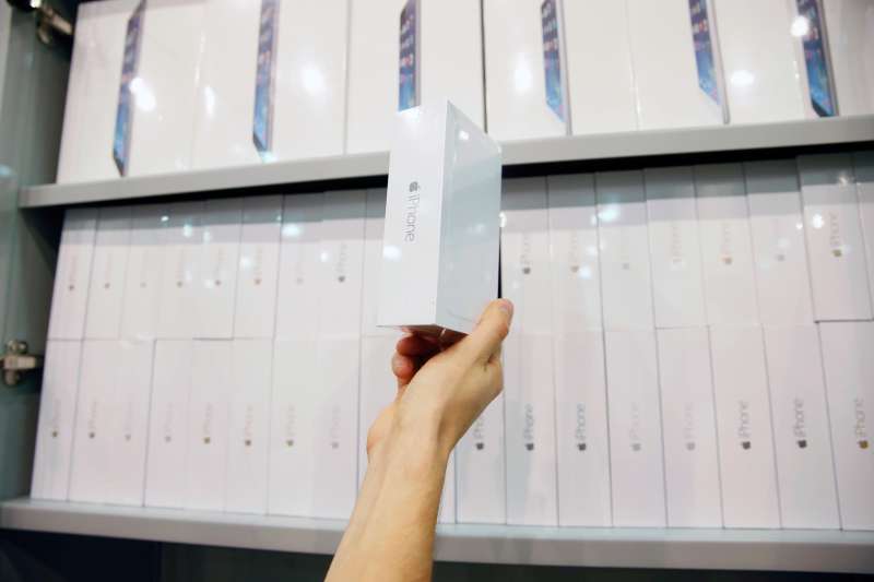 hand pulling iPhone box off shelf