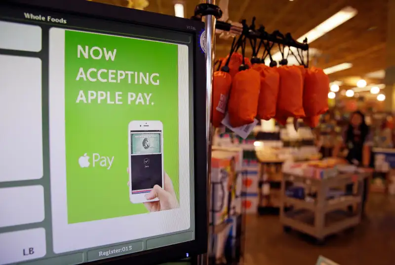 Does Walgreens Take Apple Pay In 2022? [Full Guide]