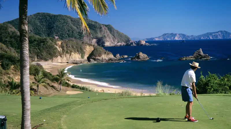 golfing on Mexican golf course