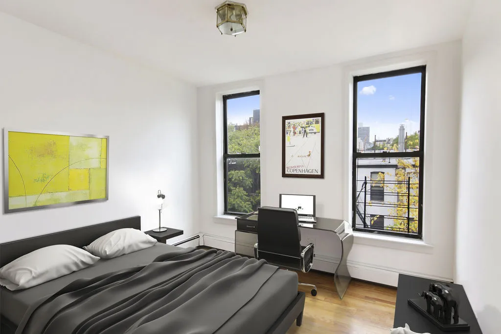 <a href="http://streeteasy.com/building/559-warren-street-brooklyn/4r">559 Warren Street #4R</a>
                                            
                                            <strong> Price:</strong>$625,000
                                             
                                            <strong>Layout: </strong>800 sq. ft., 4 rooms, 2 beds, 1 bath