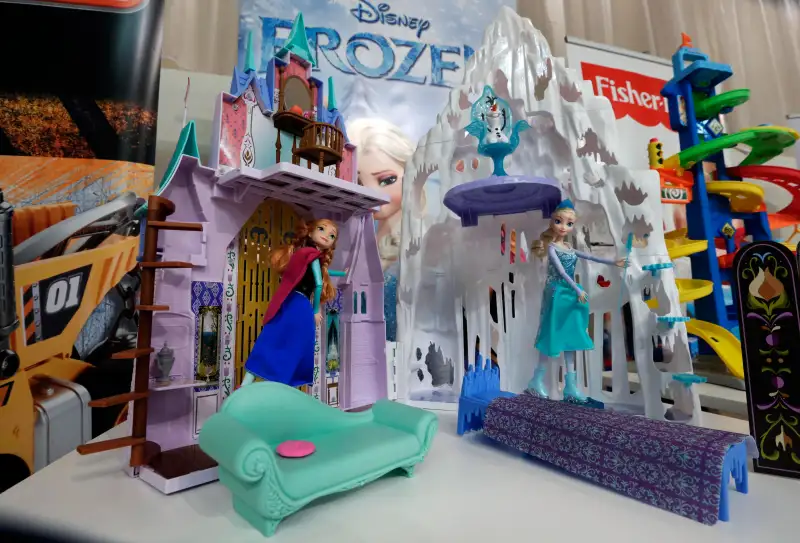 141210_EM_HottestToys