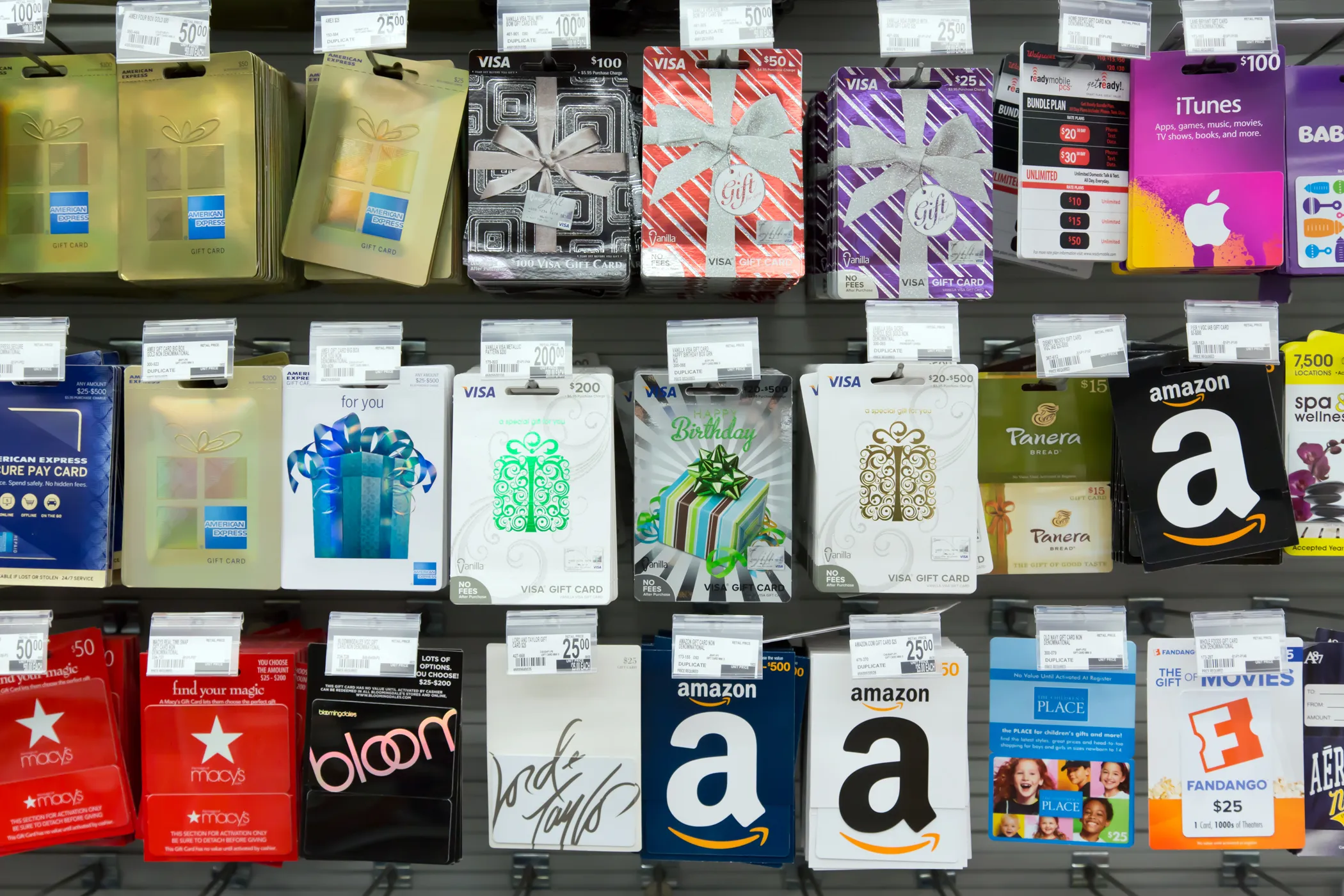 The Best and Absolute Worst Gift Cards To Buy for the Holidays