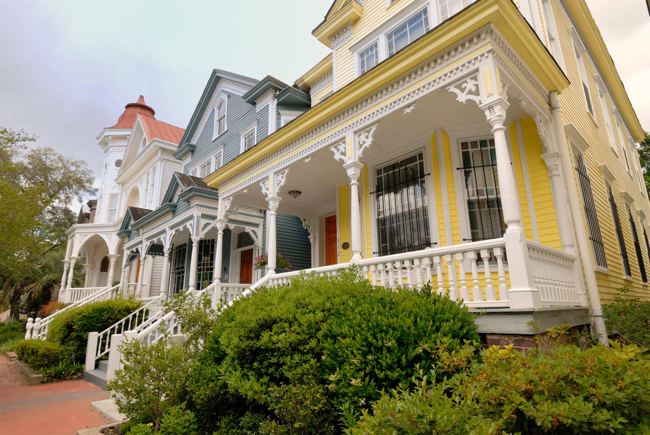 A row of classic Savannah homes.