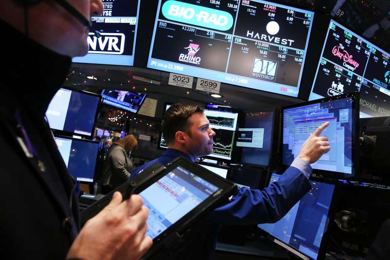 Traders work on the floor of the New York Stock Exchange (NYSE) on January 6, 2015 in New York City.