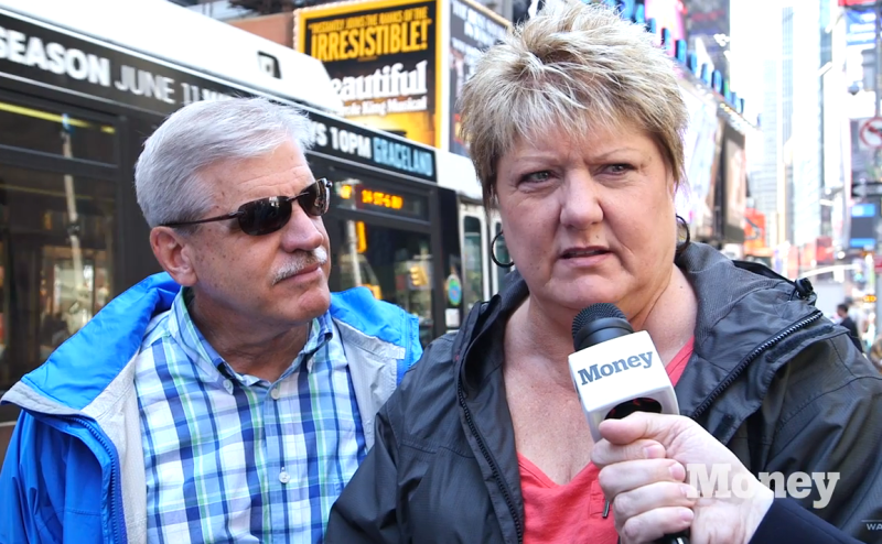 Mannes on the Street - Couples and Money in Times Square