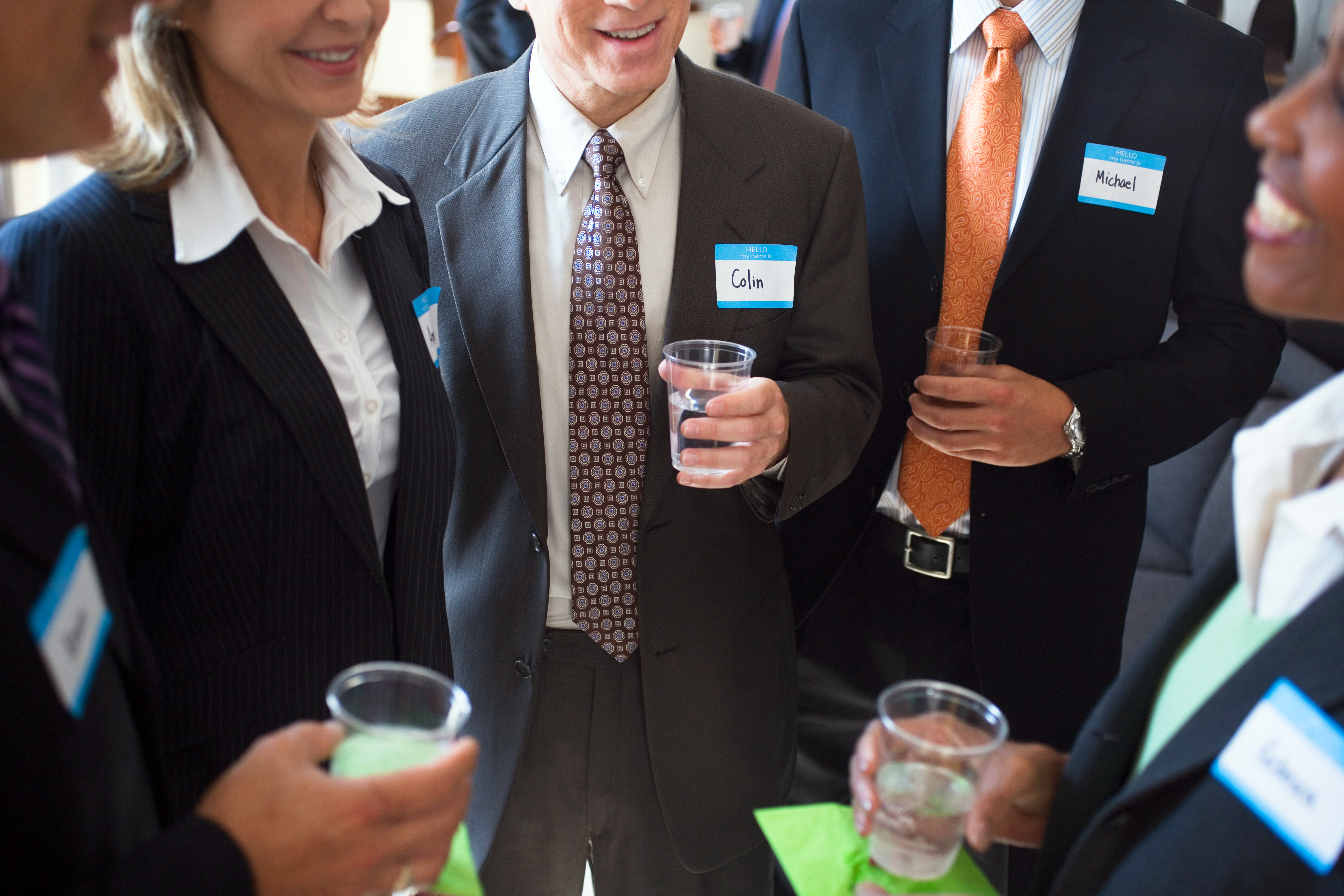 5 No-Fail Ways to Introduce Yourself at a Networking Event