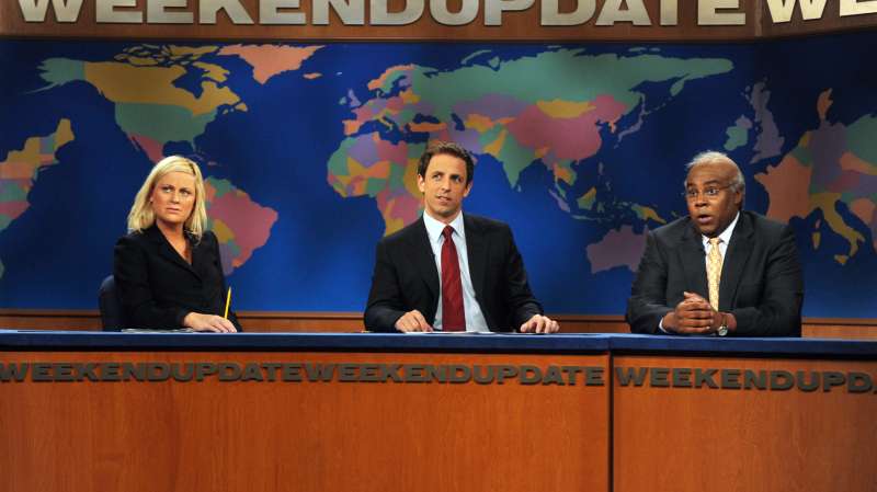 SATURDAY NIGHT LIVE: WEEKEND UPDATE THURSDAY, (from left): Amy Poehler, Seth Meyers, Kenan Thompson, (Episode 101, aired Oct. 9, 2008), 2008.