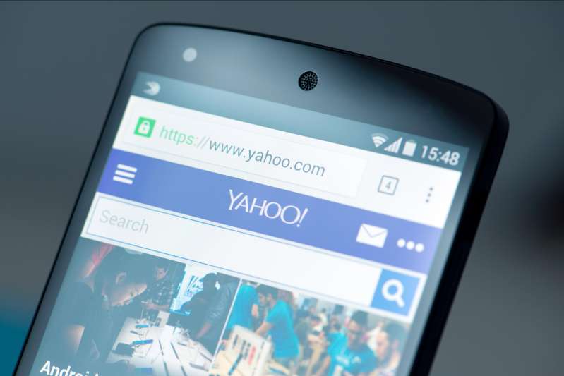 Yahoo! screen on mobile phone