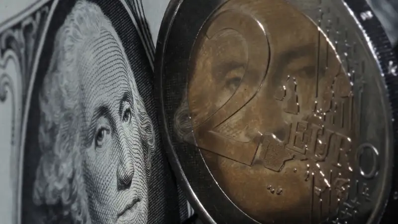 The Euro Comes Under Increasing Pressure