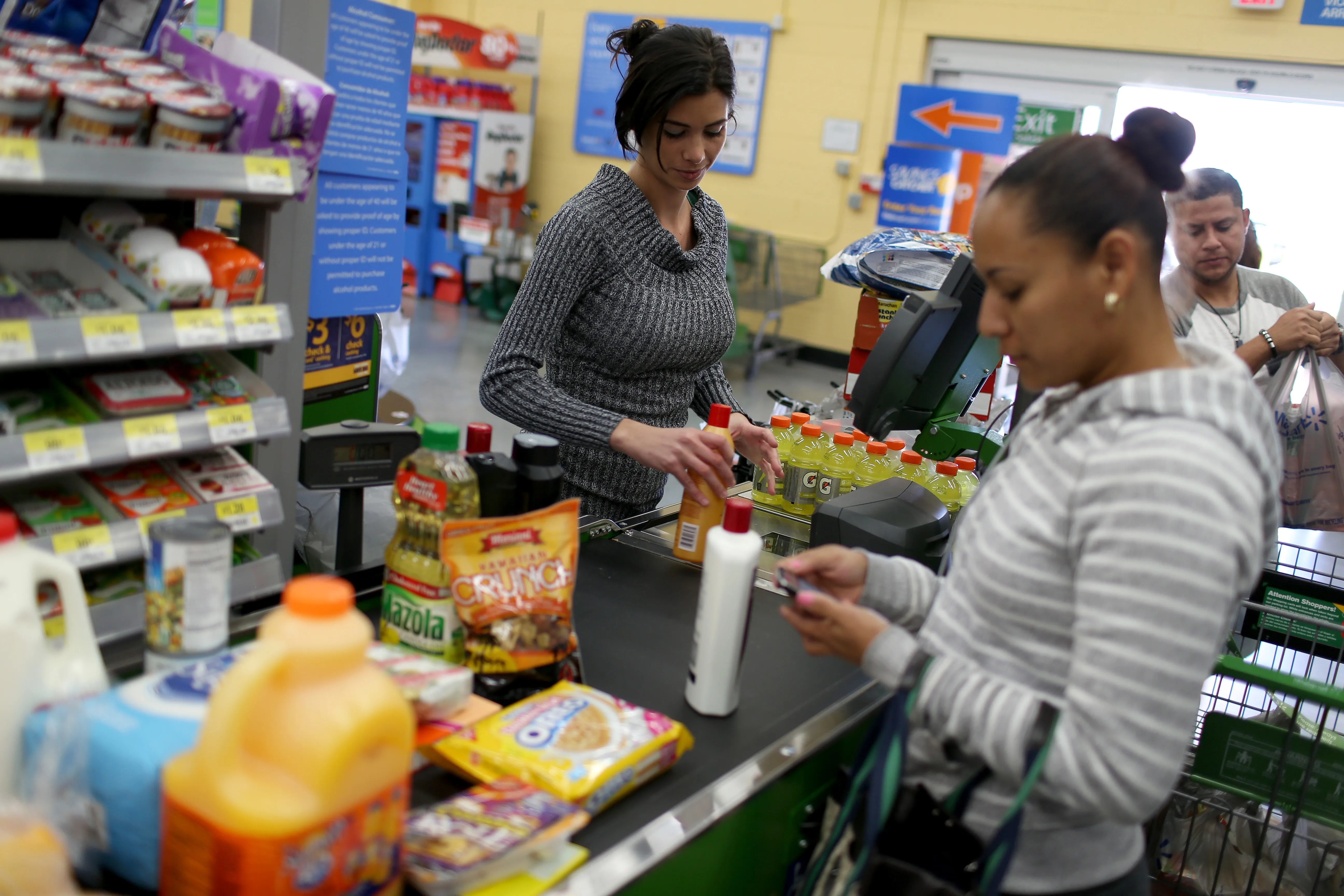 Store using. Walmart кассы. Касса в Америке. Walmart Cashier. Supermarket checkout.