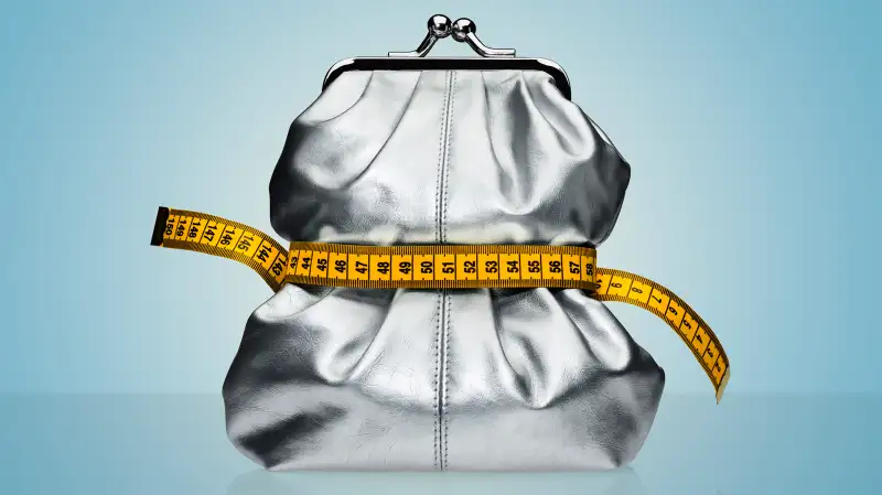 change purse with measuring tape constricting it