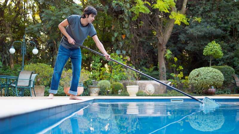 cleaning pool