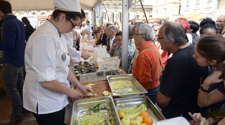 A cook prepares food with unsold products of the food-processing industry during the 'Gaspi'Delice' event in Bordeaux , on June 3, 2015, a few days after French lawmakers voted to stop supermarkets from discarding leftover food.