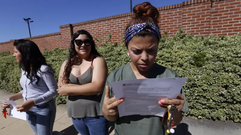 Students Scrambling as Remaining Corinthian Colleges Shut Down
