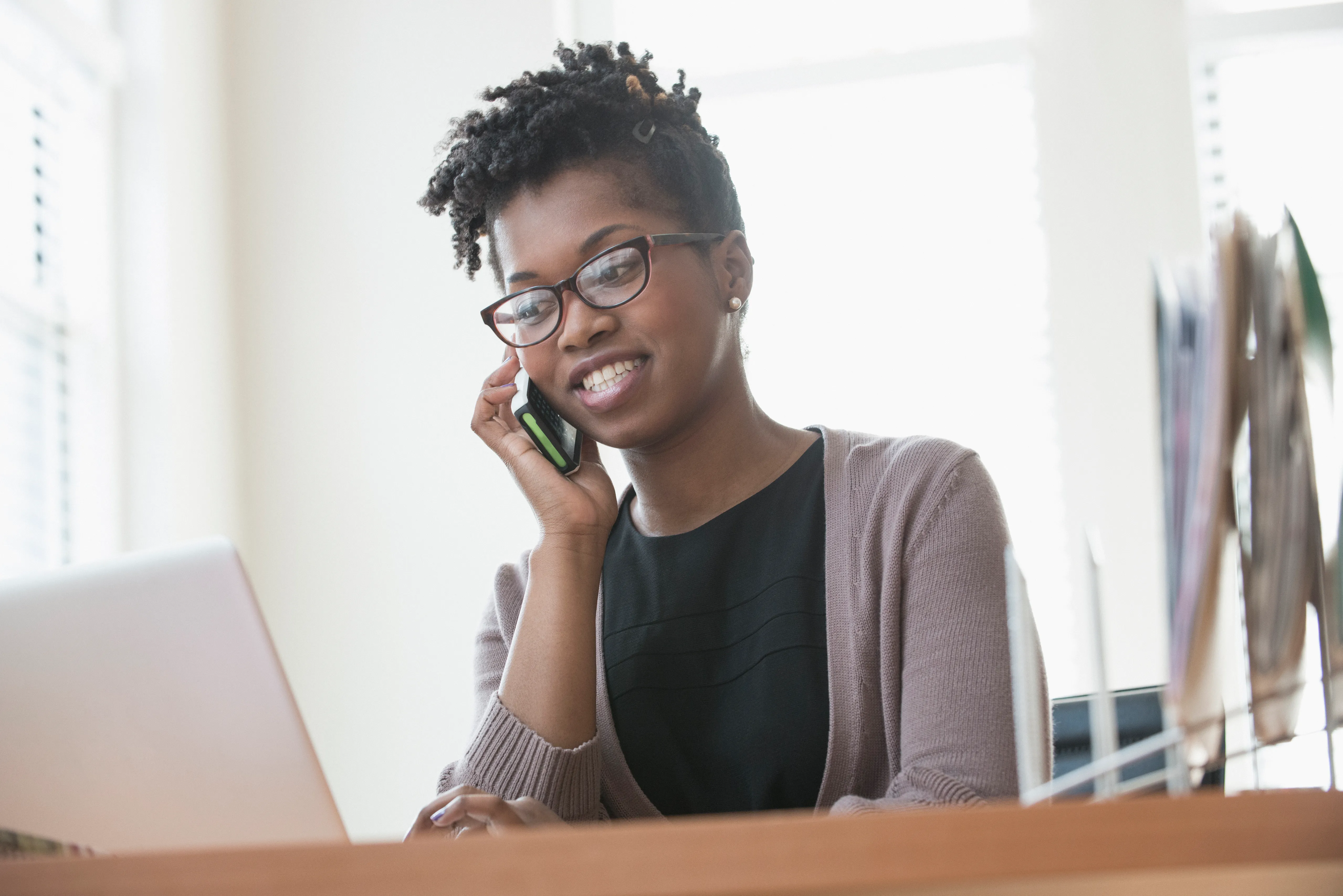 Manager черный. Черный менеджер. Аудирование с носителем. African American woman. Бизнес женщина на английском.