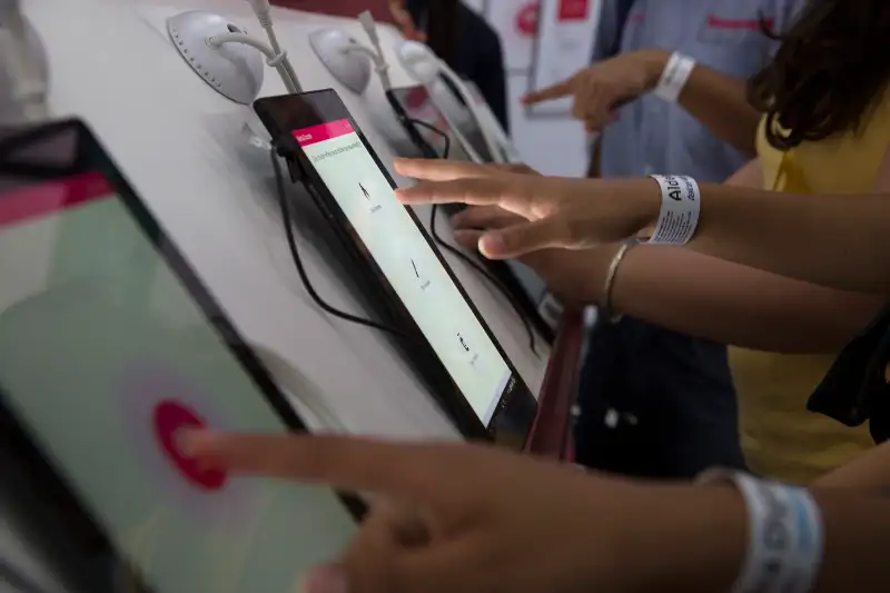 Some women use an Ipad at theTelefonos de Mexico SAB, Telmex and the Telcel's Digital Village at the Zocalo in Mexico City, Mexico on Friday, July 24, 2015. Photographer: Susana Gonzalez/Bloomberg