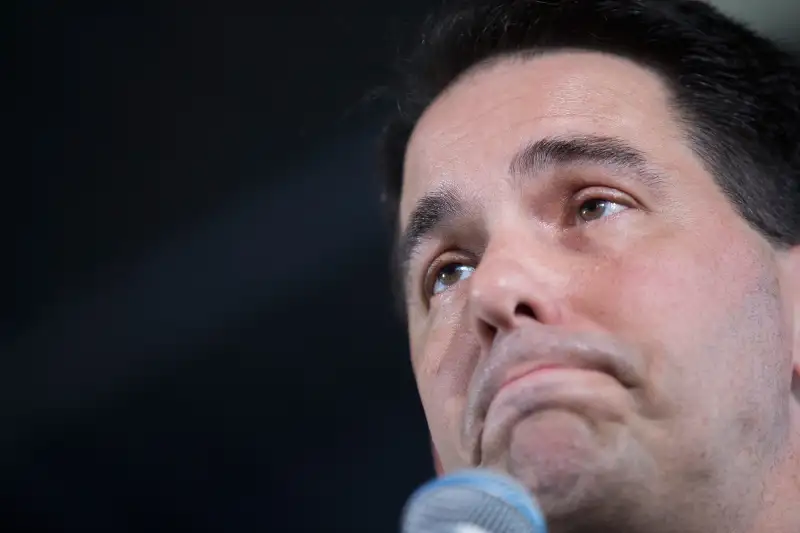 scott-walker-fix-credit-card-troubles