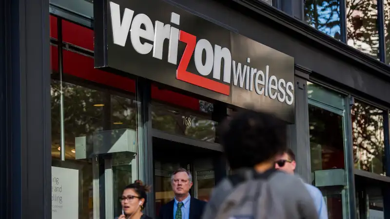 Pedestrians walk past a Verizon Wireless store in San Francisco on April 15, 2015.