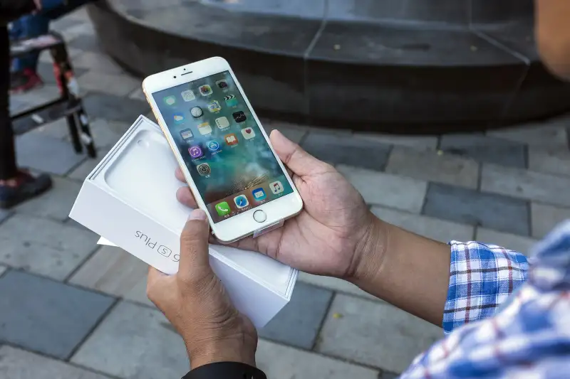 Customer who just purchased Apple's iPhone 6s in Beijing Sanlitun Apple Store, Beijing, September 25, 2015.