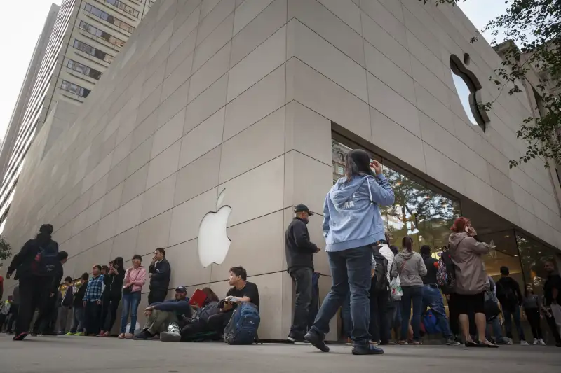 New iPhone 6s Models Go On Sale In U.S.