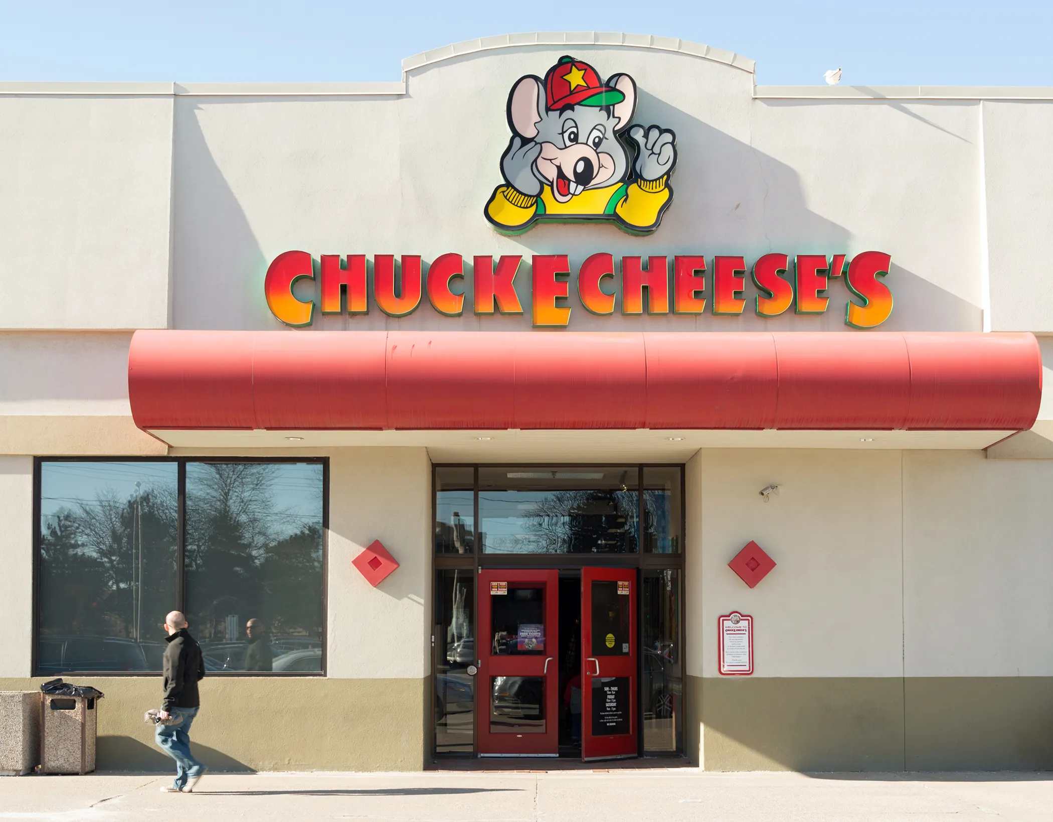 chuck-e-cheese-new-pizza-beer-wine-for-millennial-moms-money