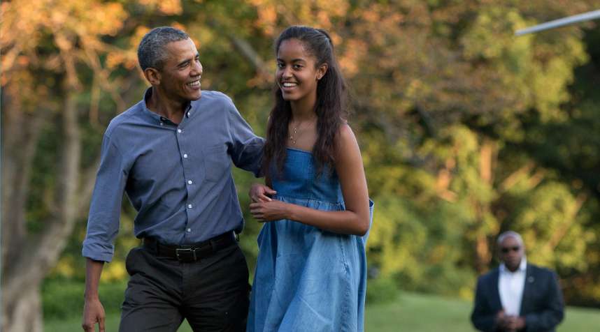 From left, President Barack Obama with daughter Malia walk from Marine One across the South Lawn of the White House in Washington, August 23, 2015.