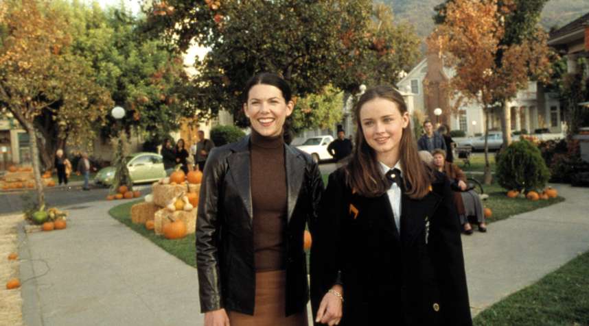 Lauren Graham and Alexis Bledel in  Kiss &amp; Tell,  (Season 1, Episode 7) of GILMORE GIRLS (aired November 16, 2000)