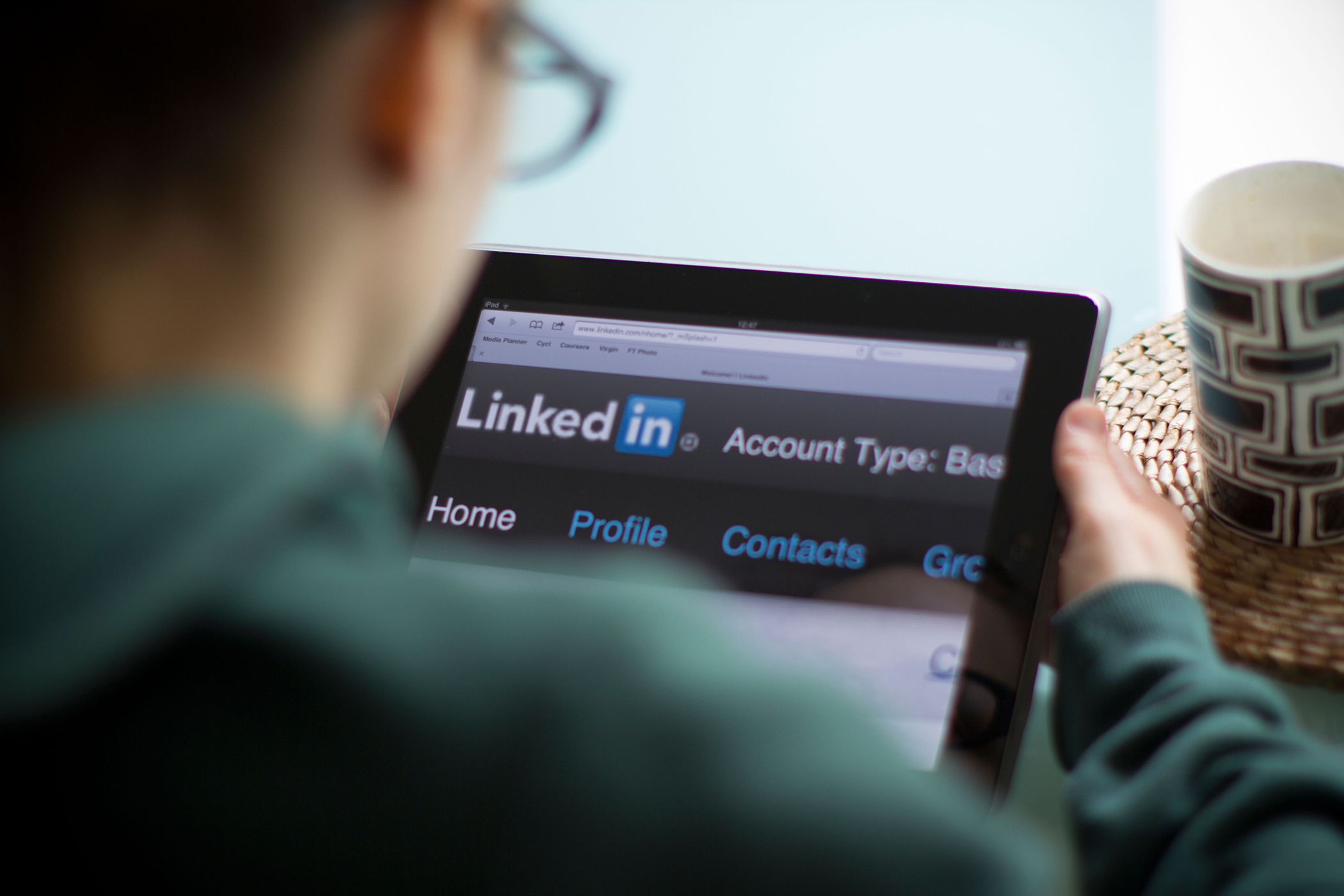Refresh Your LinkedIn for Holiday Networking: a 10-Point Checklist