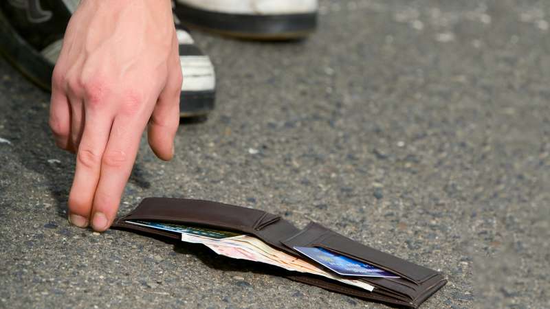 lost wallet on street