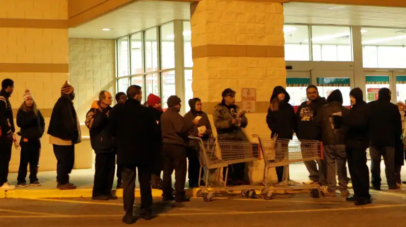 Customers line up outside a Kmart store on Thanksgiving morning, November 27, 2014 in Chicago, Ill. Kmart stores opened at 6 a.m. to kick off doorbuster savings.