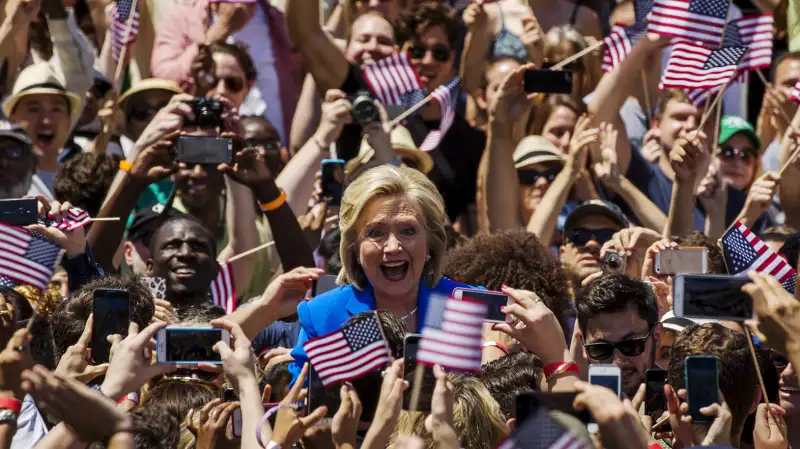 U.S. Democratic presidential candidate Hillary Clinton reacts as she arrives to give her official launch speech at a campaign kick-off rally in Franklin D. Roosevelt Four Freedoms Park on Roosevelt Island in New York, June 13, 2015.