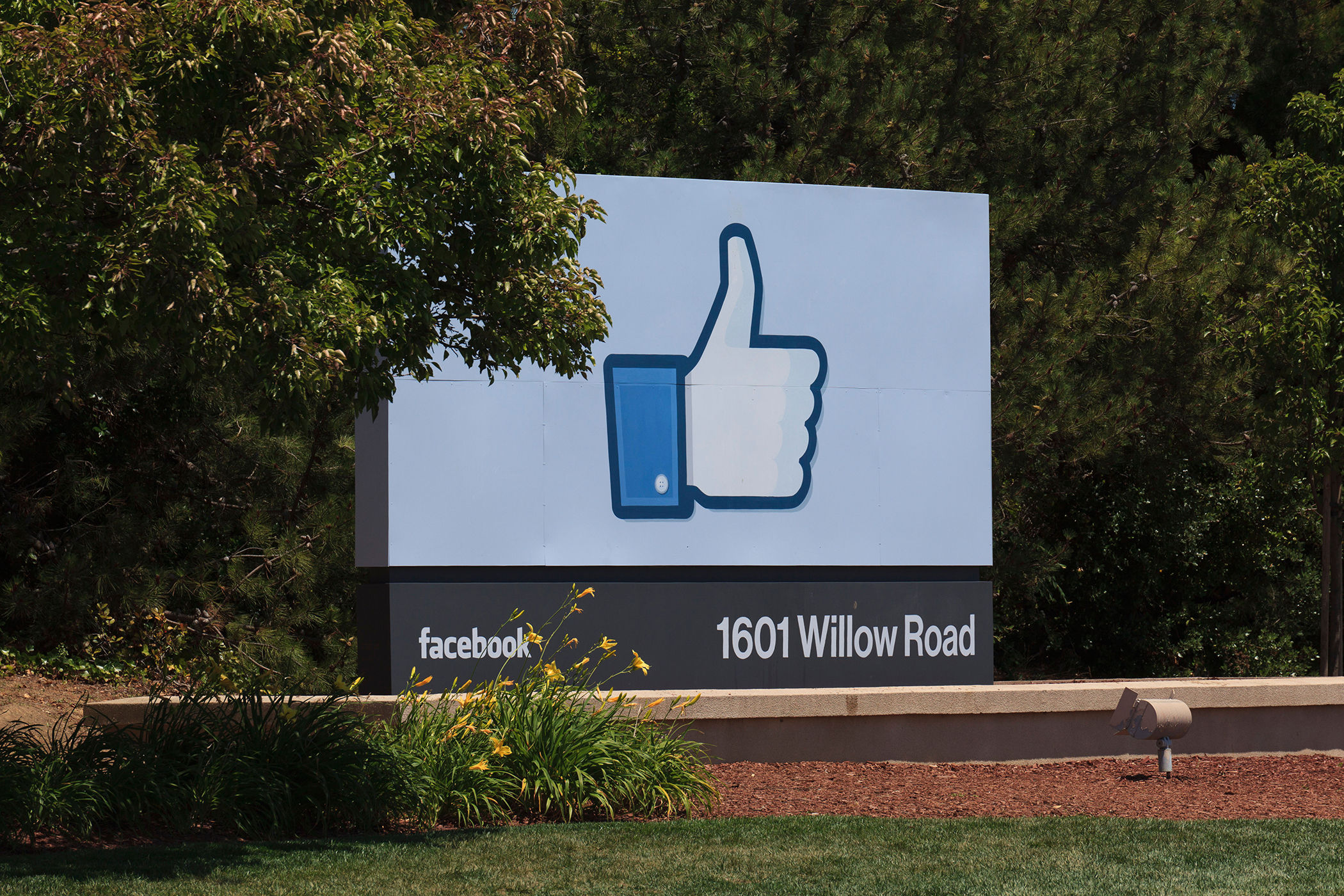 Facebook Is Paying Workers to Move Closer to the Office