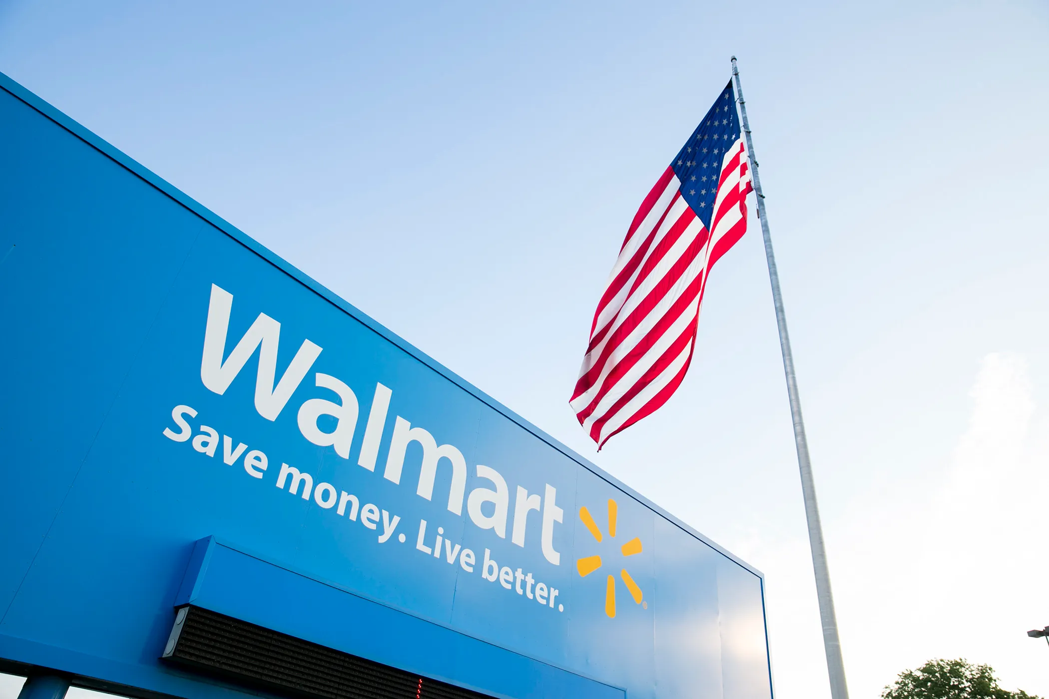 Wal-Mart pulls plug on smallest store format, shuts 269 stores