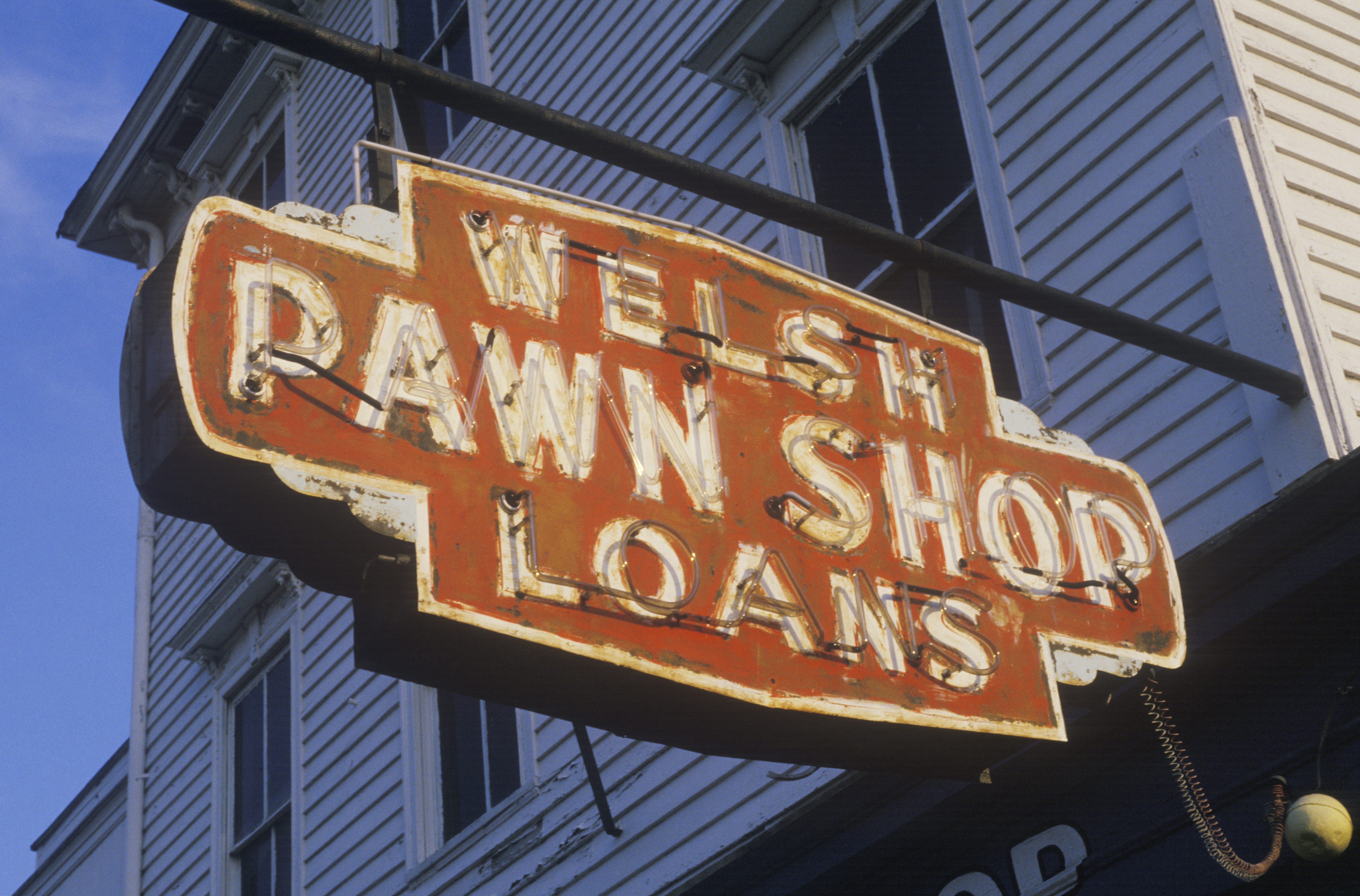Why Millennials Are Tapping Payday Loans and Pawn Shops