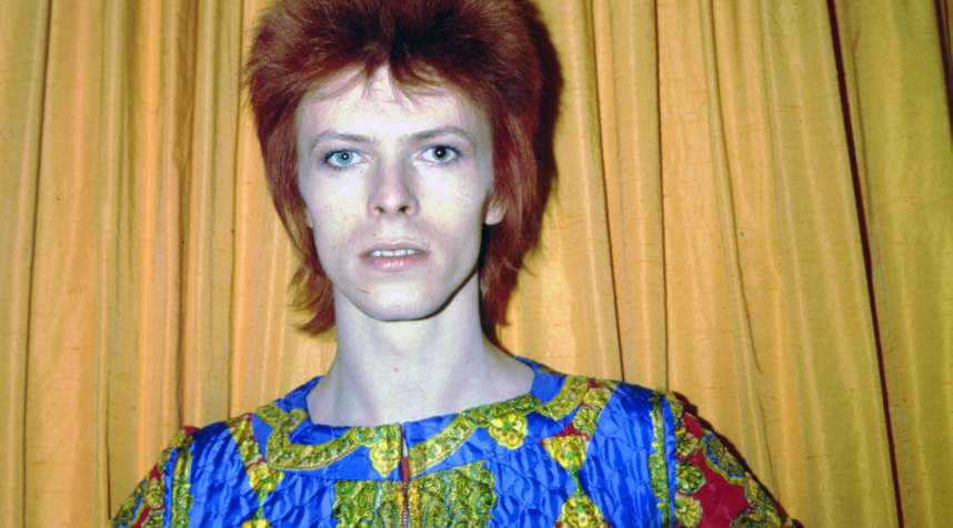 NEW YORK - 1973: Rock and roll musician David Bowie poses for a portrait dressed as 'Ziggy Stardust' in a hotel room in 1973 in New York City, New York.