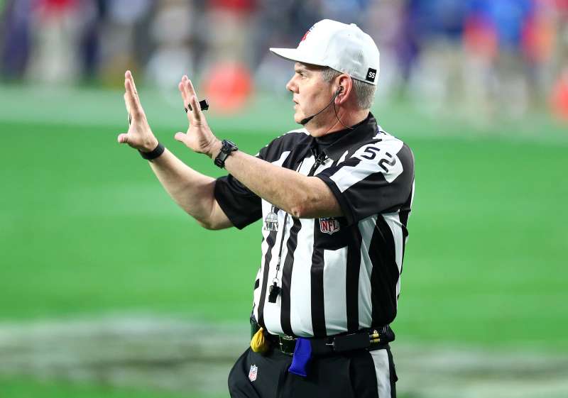 Referee Bill Vinovich #52 makes a call during Super Bowl XLIX between the Seattle Seahawks and the New England Patriots at University of Phoenix Stadium on February 1, 2015 in Glendale, Arizona.