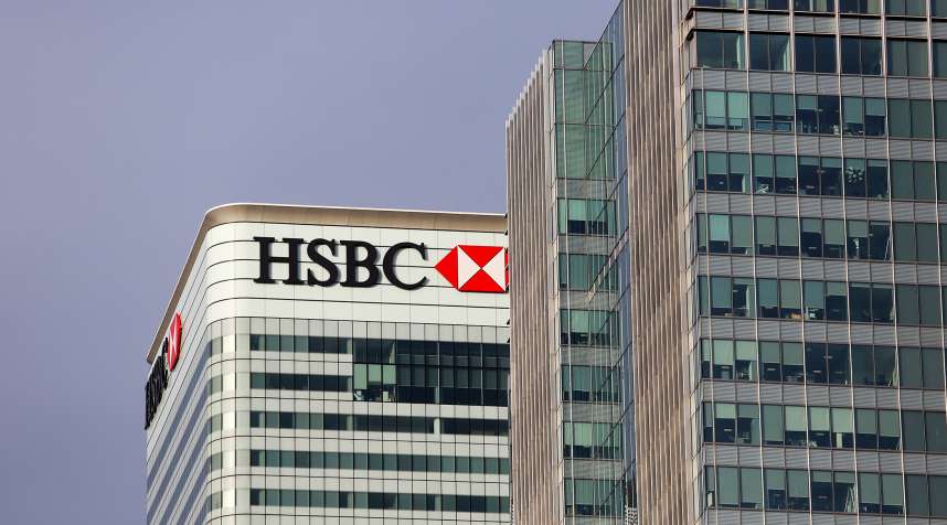 The HSBC Holdings Plc headquarters stands in the Canary Wharf business, financial and shopping district in London, U.K., on Wednesday, Jan. 13, 2016. The pound touched its weakest level since February versus the euro before the Bank of England's first policy decision of the year. Photographer: Chris Ratcliffe/Bloomberg via Getty Images