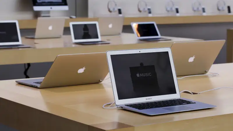 Rows of Apple laptop computers are seen at the Apple Store in Palo Alto, California November 13, 2015.