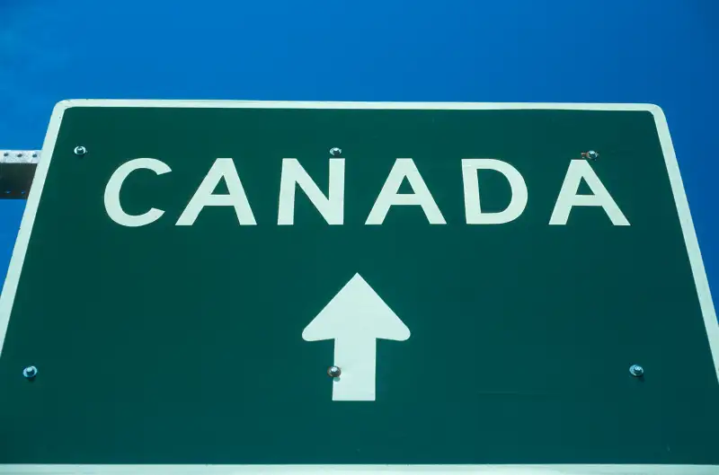 welcome to Canada sign